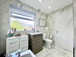 Family Bathroom- click for photo gallery
